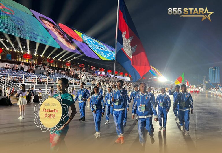 ក្រុមទូកនាគកម្ពុជា បង្ហាញមោទនភាពជាមួយទង់ជាតិខ្មែរ ក្នុងពិធីបើកព្រឹត្តិការណ៍ World Games 2025 ដែលមានអត្តពលិក ១១៧ប្រទេសចូលរួម