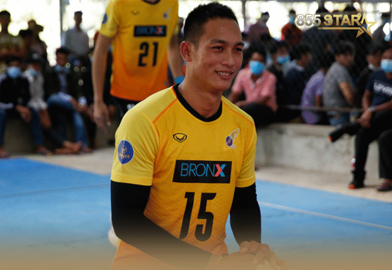 គួន ម៉ុម ស្ថិតក្នុងចំណោម​កីឡាករកំពូល ៨ រូប​ គួរ​ឲ្យ​ចាប់​អារម្មណ៍​ នៅលីគបាល់ទះ វៀតណាម