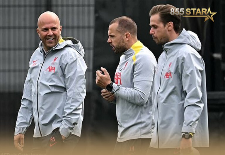 Johnny Heitinga អតីតជំនួយការគ្រូបង្វឹក Liverpool ត្រូវបានបណ្តេញចេញពីតំណែងជាគ្រូបង្វឹកក្រុម Ajax របស់ប្រទេសហូឡង់